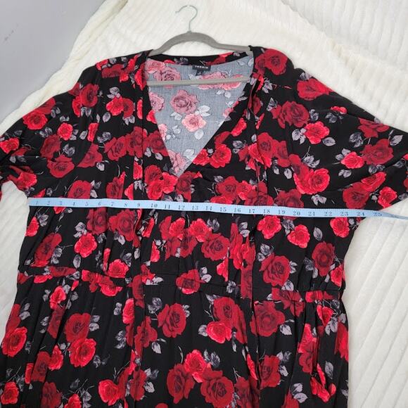 Torrid Size 4 Dress Black Red Roses Floral Front Tie Pockets Boho Whimsygoth - Picture 4 of 10